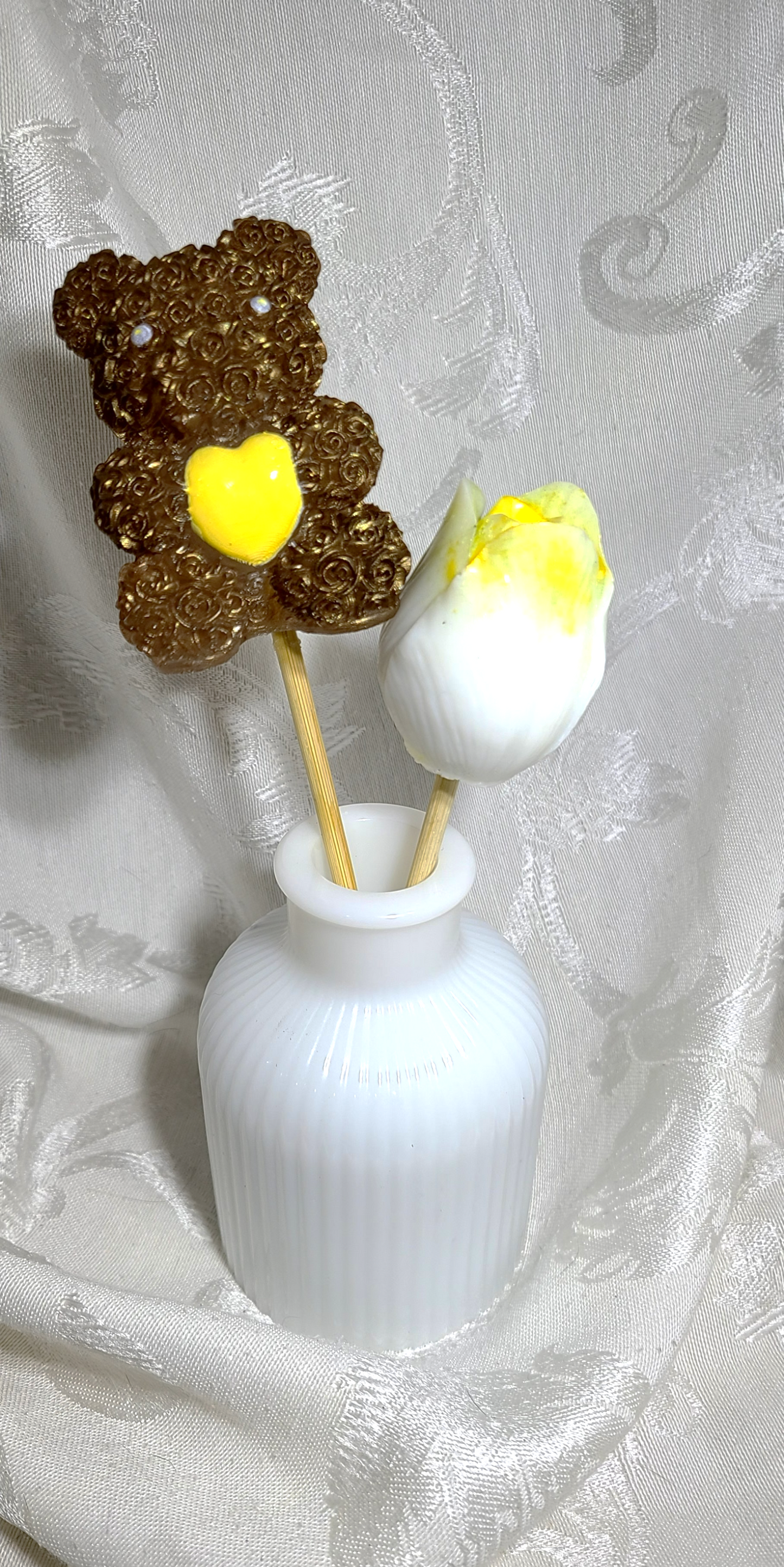 Bear with heart and tulip